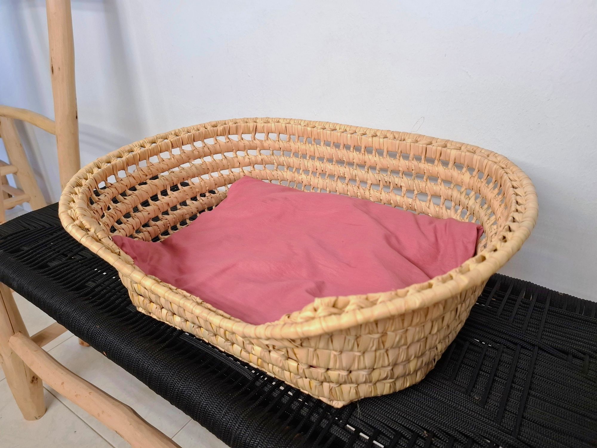 Cama mascotas Tahla Cama para perros y gatos hecha a mano.